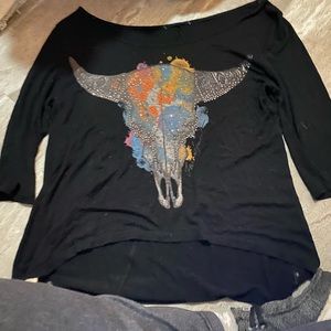 Black shirt with decorative animal on the front